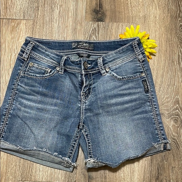 Silver Jean Co Blue Jean Short - Picture 1 of 11